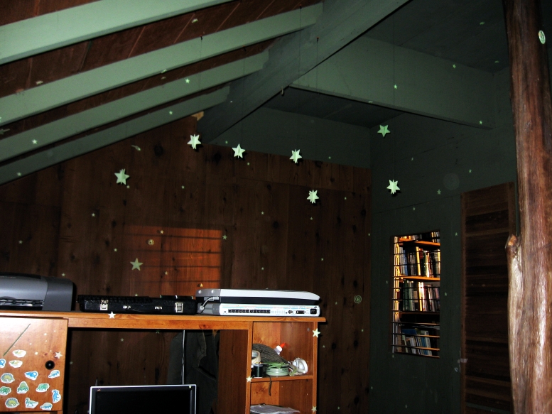 photo of glow in the dark stars
